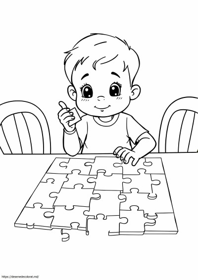 Un copil care face un puzzle